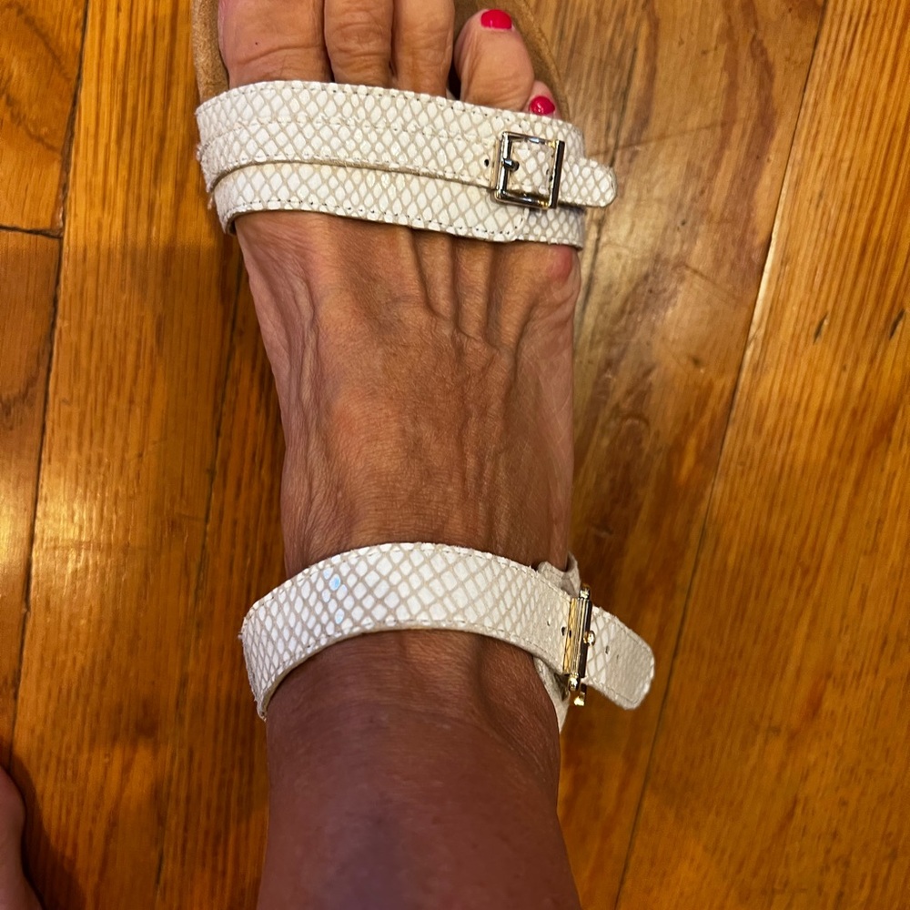 Vionic White Textured Sandals